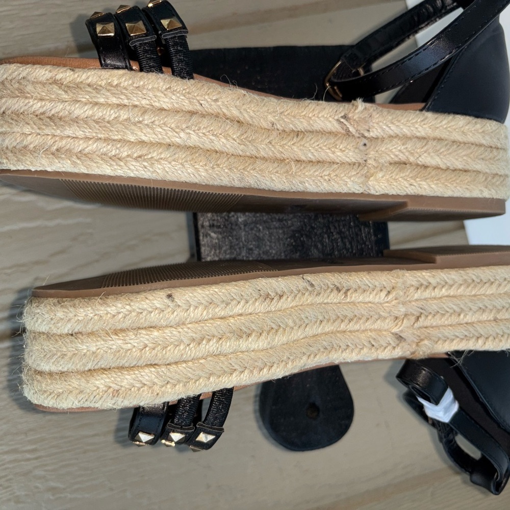 Coccoli Black Sandals with Strappy Design - Picture 11 of 12